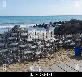Cran Canaria, Meloneras, Spagna - 13 novembre 2019: Villaggio di Natale di sabbia sulla spiaggia di Cran Canaria a Meloneras Foto Stock