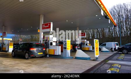 Vianden, Lussemburgo - 30 dicembre 2021: STAZIONE di rifornimento E di rifornimento a Lussemburgo il 30 dicembre 2021 Foto Stock