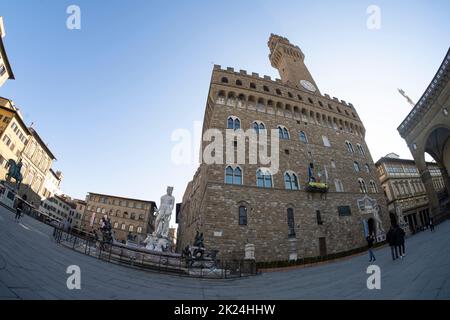 Firenze, Italia. Gennaio 2022. Vista fisheye del Palazzo Vecchio nel centro storico della città Foto Stock