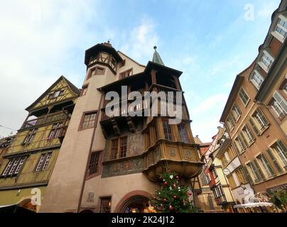 Colmar, Francia - 30 dicembre 2021: La famosa casa rinascimentale Pfister o Maison Pfister a Colmar. La casa di Pfister è stata costruita nel 1537. La sua biblica Foto Stock