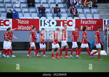 Die Freiburger Spieler bejubeln den 1:0 Führungstreffer durch Wagner Robert (SC Freiburg II U23) im Spiel der 3. FBL: 21-22: 27. Sptg. SC Friburgo II Foto Stock