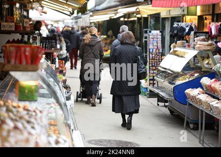 Der bekannte Naschmarkt a Vienna, Österreich, Europa - il famoso mercato verde Naschmarkt a Vienna, Austria, Europa Foto Stock