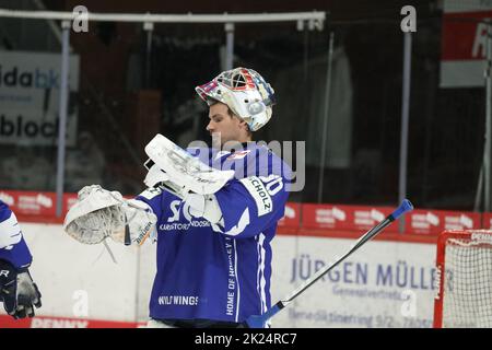 Kurz durchatmen, Torwart Goalie Joacim Eriksson (SERC Wild Wings) beim Spiel der DEL, 43. Sptg.: SERC Wild Wings vs. ERC Panther Ingolstadt Foto Stock