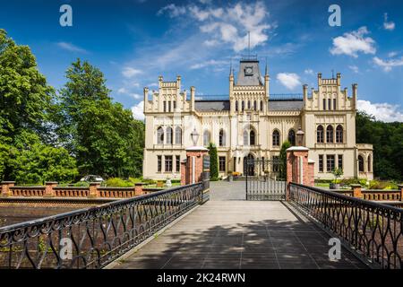 Leer, bassa Sassonia, Germania - 13 giugno 2019. Castello d'acqua Evenburg Foto Stock