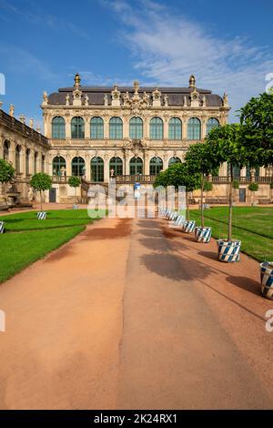 Dresda, Germania - 23 settembre 2020 : Palazzo Zwinger barocco del XVIII secolo, vista del salone Mathematisch-Physikalischer Foto Stock