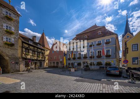 BERCHING, GERMANIA - SETTEMBRE 13: Towhn hall presso la storica piazza del mercato di hBerching, Germania il 13 Settembre 2021 Foto Stock