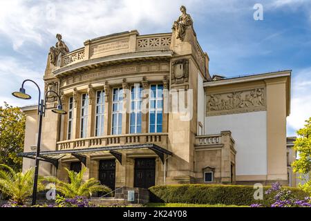 GIESSEN, GERMANIA - 2021-09-21: Il Teatro Gießen, Stadttheater Gießen (Teatro Comunale di Gießen), un teatro, un centro culturale, è stato progettato a Neo-c. Foto Stock
