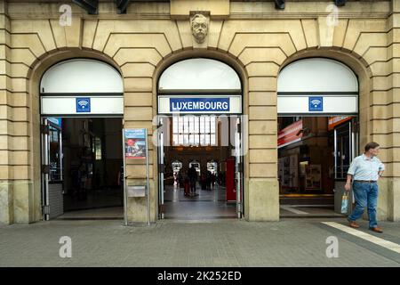 Lussemburgo città, maggio 2022. Vista dell'ingresso alla stazione ferroviaria Foto Stock