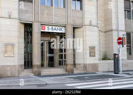 Lussemburgo, maggio 2022. Vista dell'ingresso di una filiale della S-Bank nel centro della città Foto Stock