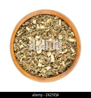 Erba mugwort, essiccato e tagliato lungofiume wormwood, in una ciotola di legno Foto Stock