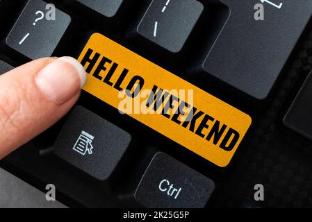 Testo che mostra l'ispirazione Hello Weekend. Word for Getaway Avventura Venerdì positività invito di rilassamento digitando Nuova edizione di eBook informativo, la creazione di contenuti freschi del sito web Foto Stock