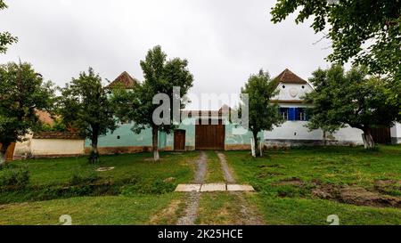 Le case coloniche del villaggio di Viscri in Romania Foto Stock