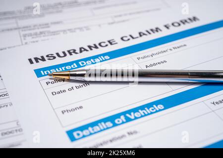 Penna su assicurazione richiesta di incidente forma auto, prestito auto, assicurazione e concetti di tempo di leasing. Foto Stock