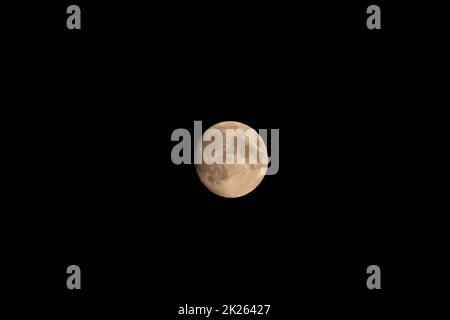 Una luna piena sul Nebraska nel giugno 2021 Foto Stock