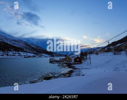 Fiordo in inverno, Kvaloya, Norvegia Foto Stock