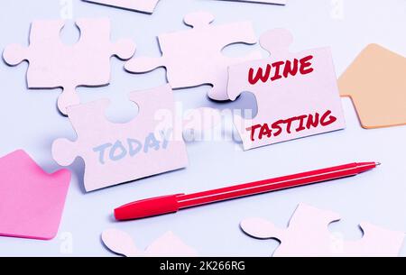 Scrittura a mano segno degustazione di vino. Foto concettuale Degustation alcol sociale raccolta Gourmet Winery bere costruire un puzzle bianco senza finitura modello di puzzle con mancante ultimo pezzo Foto Stock