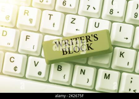 Scrittura a mano segno Writer S Block. Parola scritta a condizione di non essere in grado di pensare a cosa scrivere connessione con gli amici online, facendo conoscenza su Internet Foto Stock