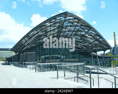 Complesso architettonico all'ingresso delle stazioni ferroviarie e degli autobus della città di Lodz Foto Stock
