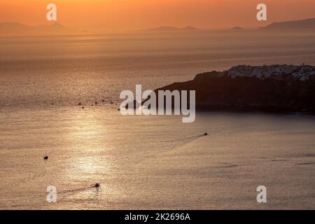 Tramonto su Santorini come visto da Imerovigli. CICLADI, Grecia Foto Stock