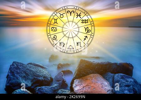 Segni zodiacali all'interno del cerchio oroscopo astrologia e oroscopi concetto Foto Stock