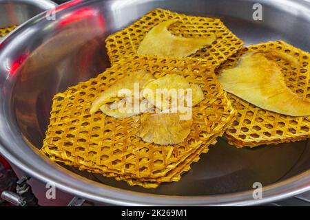 Thai cinese frutti di mare Street food mercato China Town Bangkok Thailandia. Foto Stock