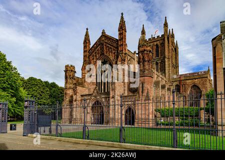 Facciata ovest della cattedrale gotica di Santa Maria la Vergine e St Ethelbert il Re a Hereford, Herefordshire, Inghilterra, Regno Unito Foto Stock