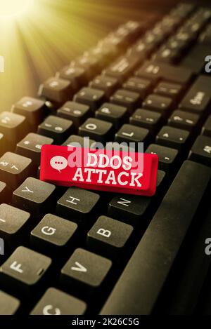 Scrittura di testo in cui viene visualizzato un attacco DDoS. Concetto che significa disturbato l'accesso al server normale causato da un sistema dannoso Abstract Drafting A Binding Contract, creazione di codici antivirus Foto Stock