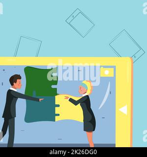 Colleghi costruire nuovi piani di progetto presentando le ultime idee che definiscono il lavoro di squadra. Partner creazione di strategie di lavoro più recenti per promuovere la pubblicità futura Foto Stock