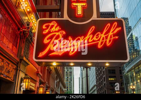 Segno neon del ristorante storico Berghoff, Chicago, Illinois, USA Foto Stock