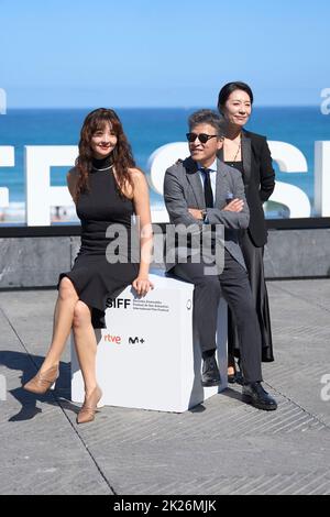 Donostia / San Sebastian, 22 settembre 2022, Spagna, Kwon Hae-hyo, Canzone Sun-mi, Cho Yun-Hee ha partecipato 'Walk Up' Photocall durante 70th San Sebastian International Film Festival al Kursaal Palace il 22 settembre 2022 a Donostia / San Sebastian, Spagna Foto di ABACAPRESS.COM Foto Stock