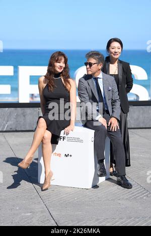 Donostia / San Sebastian, 22 settembre 2022, Spagna, Kwon Hae-hyo, Canzone Sun-mi, Cho Yun-Hee ha partecipato 'Walk Up' Photocall durante 70th San Sebastian International Film Festival al Kursaal Palace il 22 settembre 2022 a Donostia / San Sebastian, Spagna Foto di ABACAPRESS.COM Foto Stock