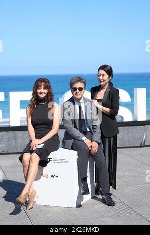 Donostia / San Sebastian, 22 settembre 2022, Spagna, Kwon Hae-hyo, Canzone Sun-mi, Cho Yun-Hee ha partecipato 'Walk Up' Photocall durante 70th San Sebastian International Film Festival al Kursaal Palace il 22 settembre 2022 a Donostia / San Sebastian, Spagna Foto di ABACAPRESS.COM Foto Stock