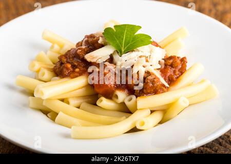 maccheroni con bolognese Foto Stock