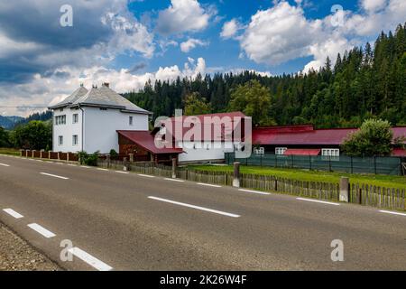 Storiche case in legno nella Bucovina di Romania Foto Stock