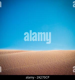 Il paesaggio con sabbia del deserto di Chara colorato Foto Stock