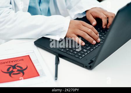 Lavorare instancabilmente per trovare una cura per il coronavirus Foto Stock