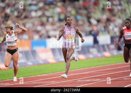 Dina Asher-Smith partecipa ai 100 metri del Campionato europeo di Atletica di Monaco 2022. Foto Stock