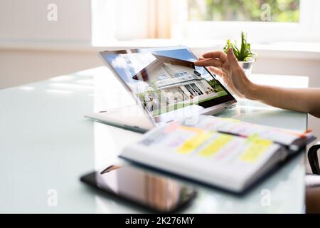 Ricerca di proprietà immobiliari in linea Foto Stock