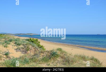 Sandduene und Strand auf Korfu Foto Stock