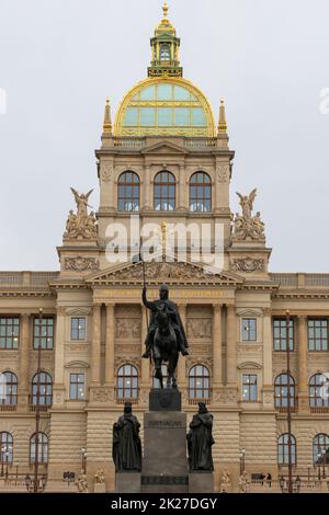 Museo Nazionale di Praga con statua di San Venceslao, Repubblica Ceca Foto Stock