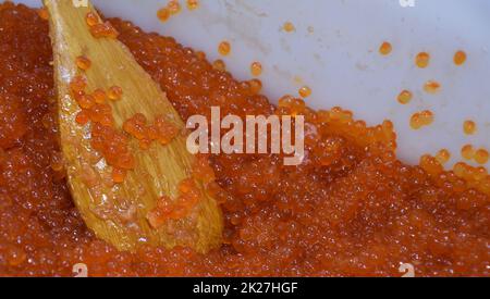Caviale rosso di salmone chinook selvatico (latino: Oncorhynchus tschawytscha) Foto Stock