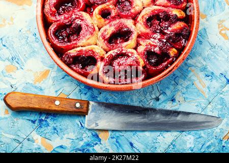 Torta di cagliata fresca con ciliegie. Foto Stock