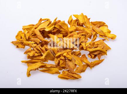 Mucchio di fettine di mango essiccate Foto Stock