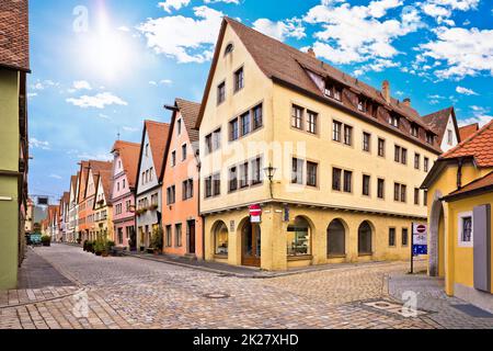 Rothenburg ob der Tauber. Strada colorata acciottolata e architettura della città vecchia di Rothenburg ob der Tauber Foto Stock