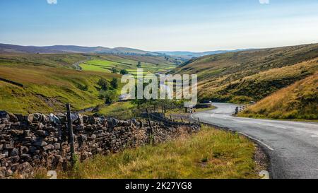 La splendida strada B6276 da Brough a Middleton-in-Teesdale via Swindale Road Climb, North Pennines, Inghilterra, Regno Unito Foto Stock