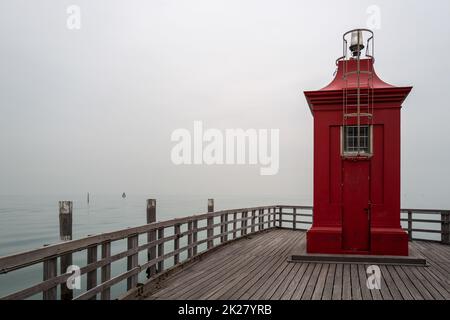 Piccolo faro rosso Foto Stock