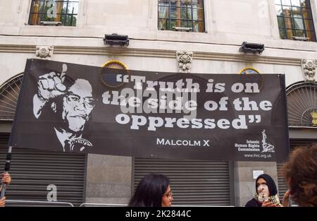 Londra, Regno Unito. 22nd Set, 2022. I manifestanti si sono riuniti al di fuori dell'alta commissione indiana presso l'India House di Londra dopo lo scoppio di scontri tra giovani indù e musulmani a Leicester e Birmingham. I manifestanti hanno chiesto pace e unità, e hanno protestato contro il partito BJP del primo ministro indiano modi e i nazionalisti indù RSS, che loro biasimano per aver causato la divisione.Credit: Vuk Valcic/Alamy Live News Foto Stock