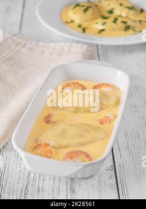Quenelle con salsa olandese Foto Stock