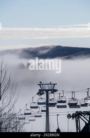 Inversione delle condizioni meteorologiche nei pressi del villaggio tedesco Neuastenberg Foto Stock