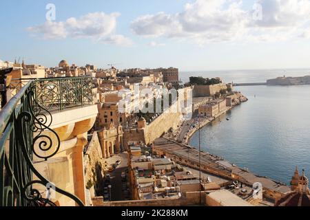 Vista panoramica sul Grand Harbour dai giardini di Upper Barrakka a la Valletta, Malta Foto Stock